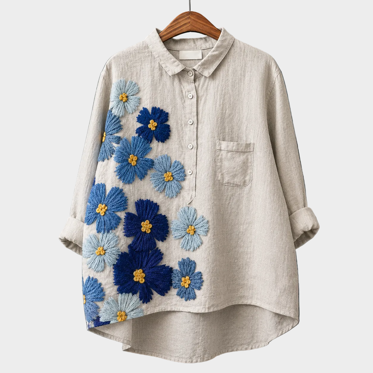 スイ｜青い花の刺繍風生成りシャツブラウス